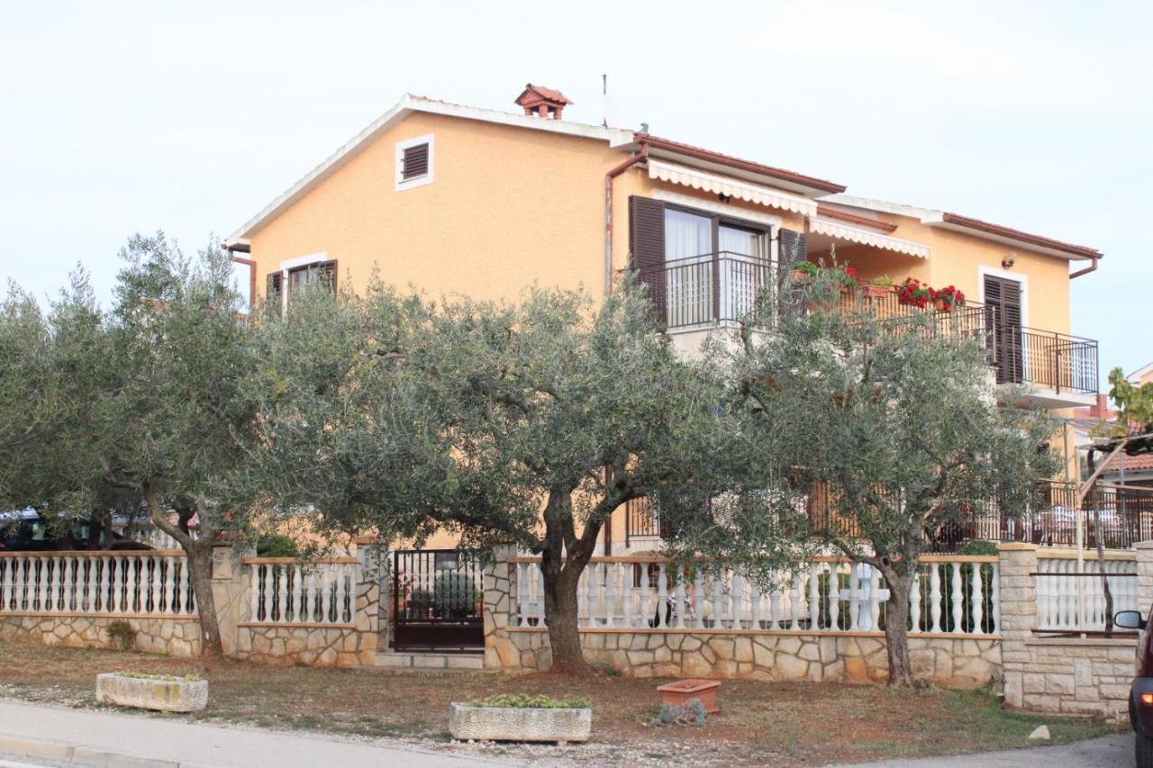 Lily'S Lovely Apartments Fažana Exterior foto